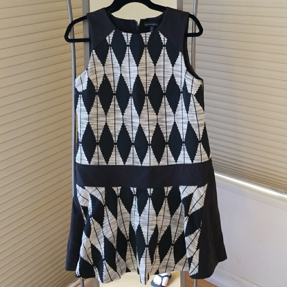 Size 8 Banana Republic black and white Argyle dres